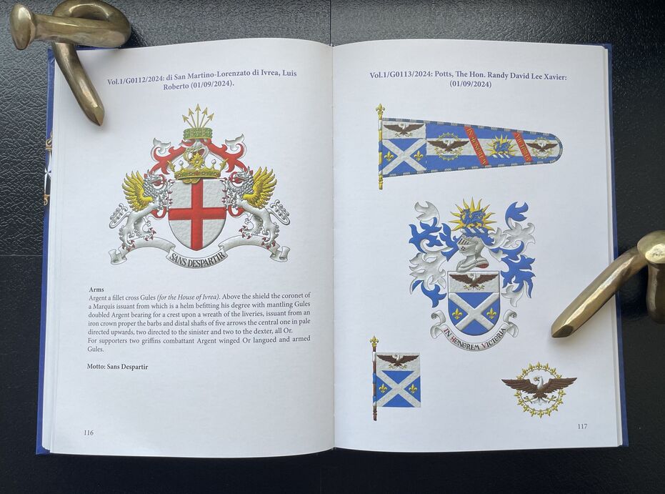 Doble p�gina 116-117 del libro con dos escudos de armas pintados por m�.