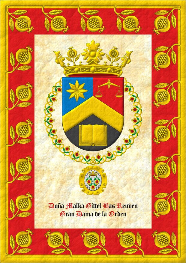 Terciado en perla invertida de azur, gules y sable; brochante sobre el todo un cabrio acompaado, en la diestra del jefe, de una estrella de seis puntas, en la siniestra del jefe, de una balanza, y en la punta, de un libro abierto todo de oro.