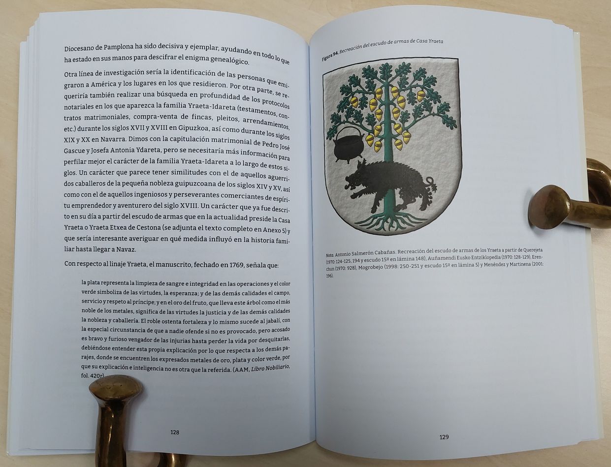 Page 129 of the book, showing a coat of arms painted by Antonio Salmer�n Caba�as