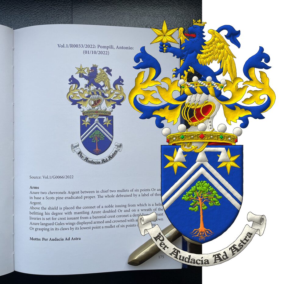 Escudo de azur, dos tenazas de plata, en cada flanco del jefe dos estrellas de seis puntas de oro y en la punta un pino silvestre (Pinus sylvestris) arrancado al natural [concesi�n G0066]; brisado de un lambel de tres pendientes de plata. Timbrado de un yelmo acorde con su rango como heredero de la baron�a saliente de una corona de noble sumada al escudo y adornado de dos lambrequines de azur doblados de oro, un burelete de oro y azur, cimado de un le�n de azur, saliente de una corona de bar�n, lampasado de gules, alado, armado, coronado y teniendo por su punta, en su diestra, una estrella de seis puntas todo de oro. Lema: �Per audacia ad astra�.