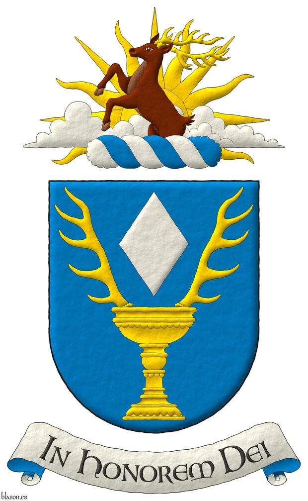 Escudo de azur, en jefe un losange de plata acompa�ado de dos cuernas de ciervo en pila salientes de un c�liz todo de oro. Timbrado de un burelete de plata y azur, cimado de un sol no figurado de oro, naciente de nubes de plata, todo resaltado de un ciervo saliente al natural, ramado de oro. Lema: �In Honorem Dei�.