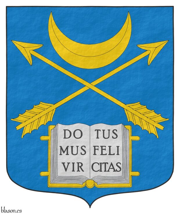 Escudo de azur, dos flechas alzadas en sotuer acompaadas de, en jefe un creciente, en punta un libro abierto de todo de oro, hojado de plata inscrito de Domus Virtus Felicitas de sable.