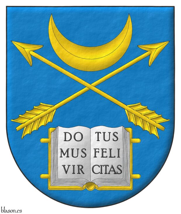 Escudo de azur, dos flechas alzadas en sotuer acompaadas de, en jefe un creciente, en punta un libro abierto de todo de oro, hojado de plata inscrito de Domus Virtus Felicitas de sable.